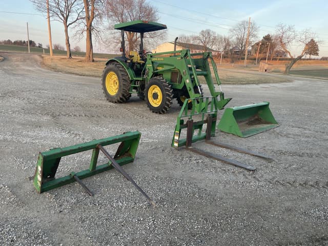 Image of John Deere 5420 equipment image 1