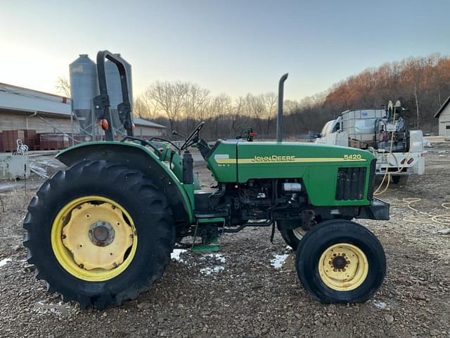 Image of John Deere 5420 equipment image 2