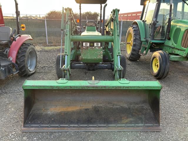 Image of John Deere 5520 equipment image 1
