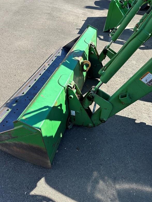 Image of John Deere 5520 equipment image 3