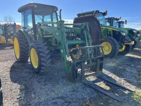 Image of John Deere 5520 equipment image 1