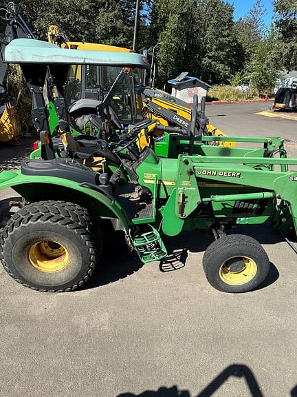 Image of John Deere 5520 equipment image 4