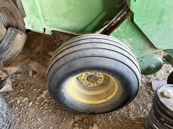 Image of John Deere 557 equipment image 2