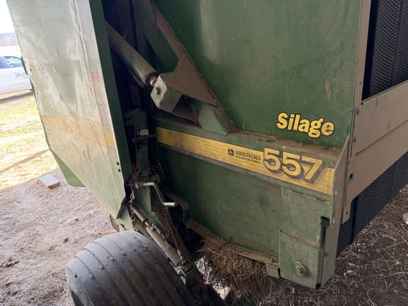 Image of John Deere 557 equipment image 4