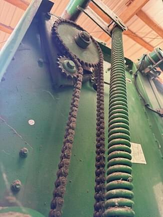 Image of John Deere 567 equipment image 4