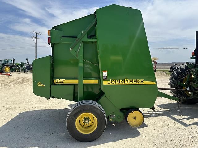 Image of John Deere 567 equipment image 1