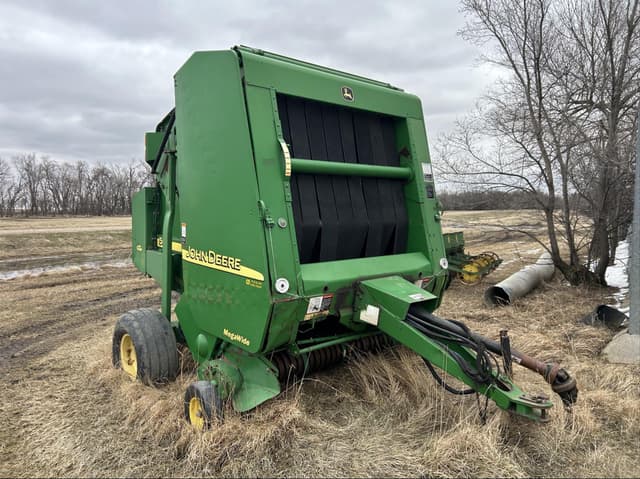 Image of John Deere 567 MegaWide equipment image 1