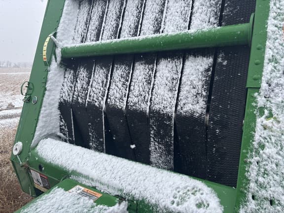 Image of John Deere 567 equipment image 4