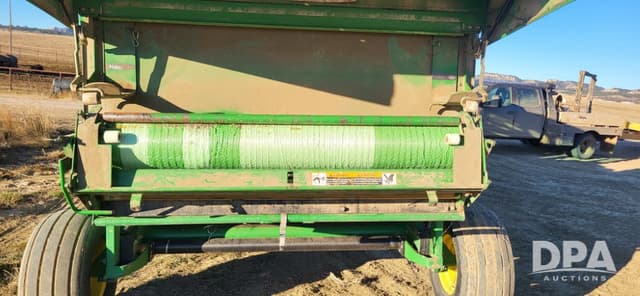 Image of John Deere 567 equipment image 3