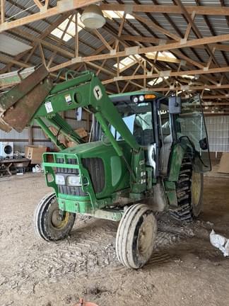 Image of John Deere 6220 equipment image 3