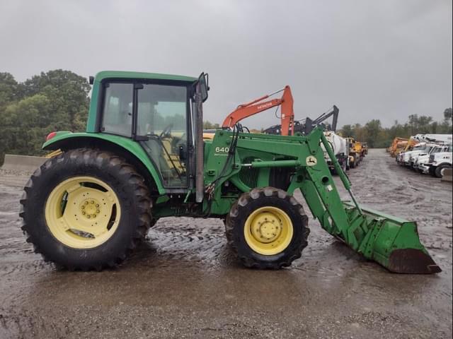 Image of John Deere 6220 equipment image 2