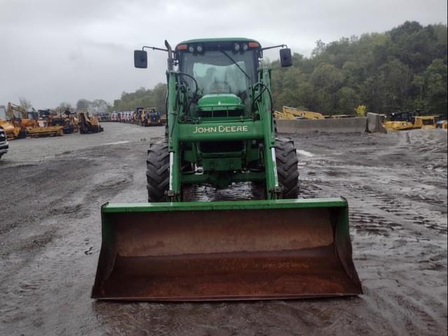 Image of John Deere 6220 equipment image 1