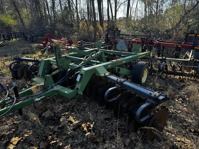 Image of John Deere 637 equipment image 1