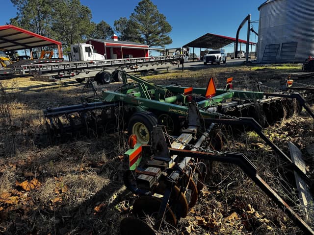 Image of John Deere 637 equipment image 2