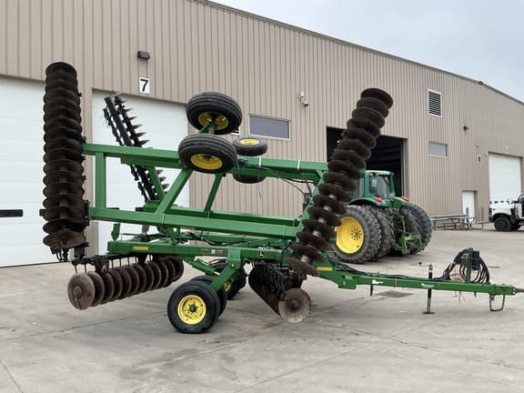 Image of John Deere 637 equipment image 2