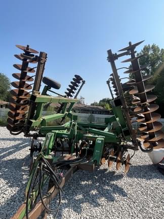 Image of John Deere 637 equipment image 1