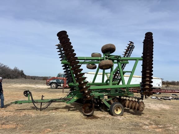 Image of John Deere 637 equipment image 1