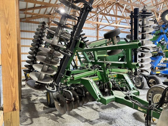 2002 John Deere 637 Equipment Image0