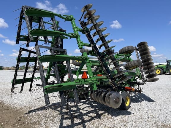 Image of John Deere 637 equipment image 3