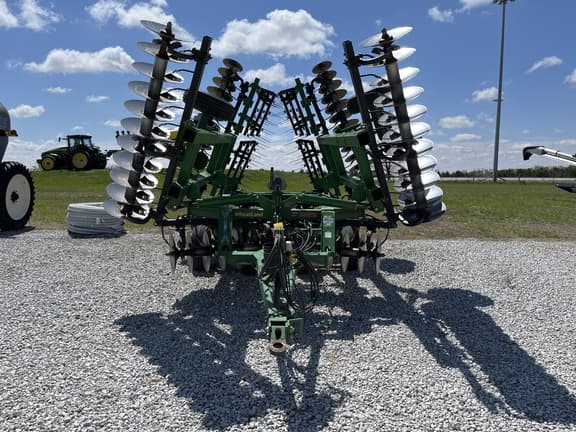 Image of John Deere 637 equipment image 1