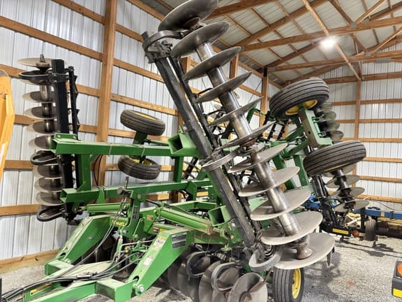 Image of John Deere 637 equipment image 1