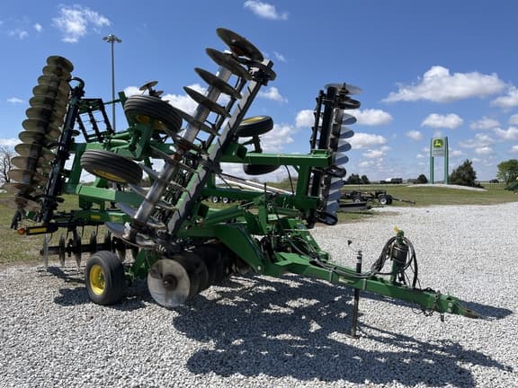 Image of John Deere 637 equipment image 2
