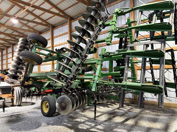 Image of John Deere 637 equipment image 3