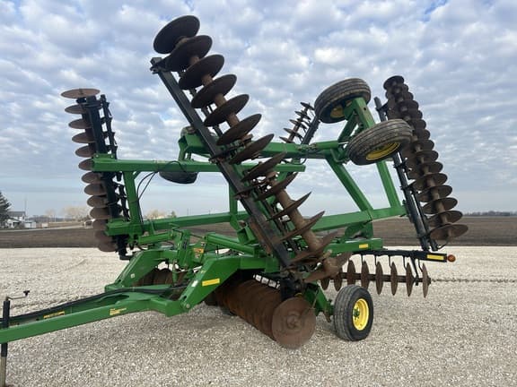 Image of John Deere 637 Primary image