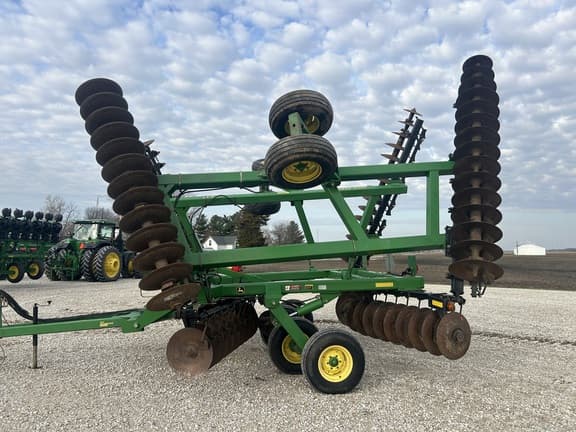 Image of John Deere 637 equipment image 1