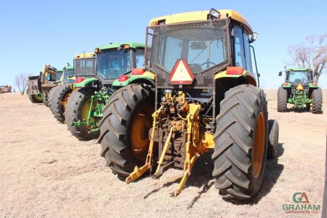 Image of John Deere 6405 equipment image 2