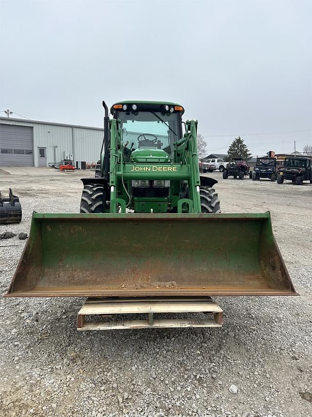 Image of John Deere 6420 equipment image 1