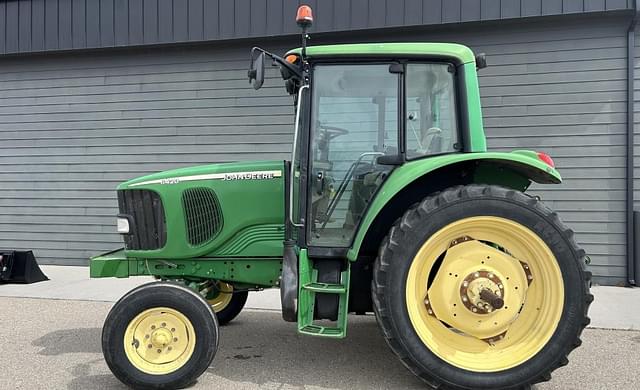 Image of John Deere 6420 equipment image 2