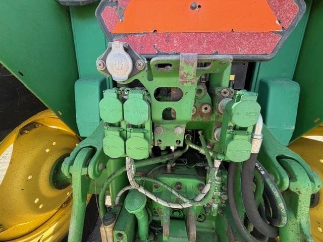 Image of John Deere 6420 equipment image 4