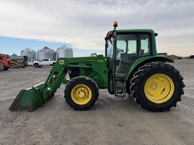 Image of John Deere 6420 equipment image 1