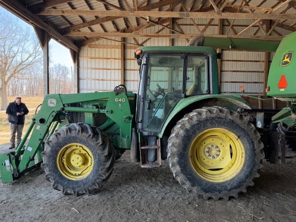 Image of John Deere 6420 equipment image 2