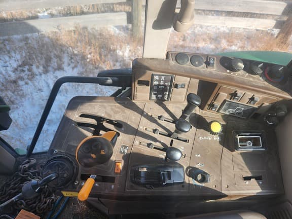 Image of John Deere 6420 equipment image 4