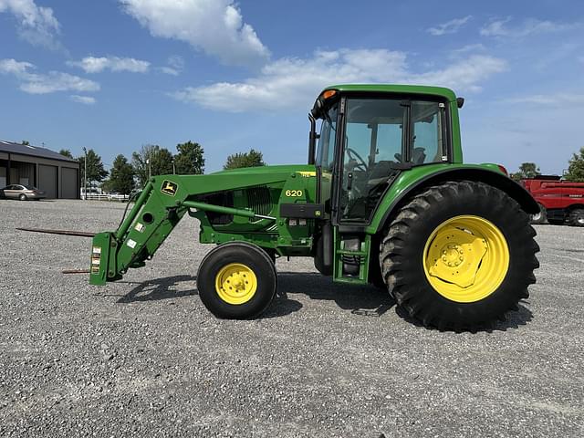 Image of John Deere 6420 equipment image 2