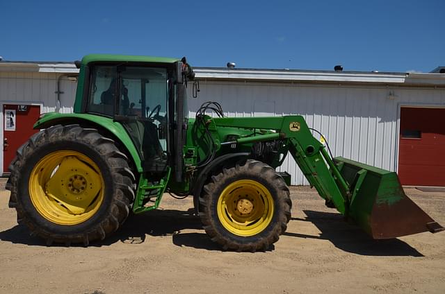 Image of John Deere 6420 equipment image 1