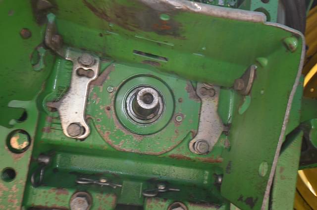 Image of John Deere 6420 equipment image 4