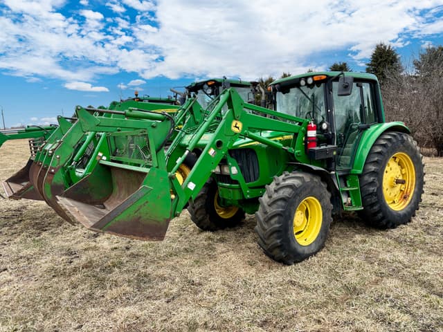 Image of John Deere 6420 equipment image 1