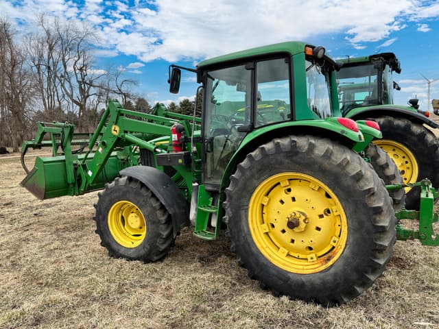 Image of John Deere 6420 equipment image 3