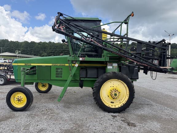 Image of John Deere 6700 equipment image 1
