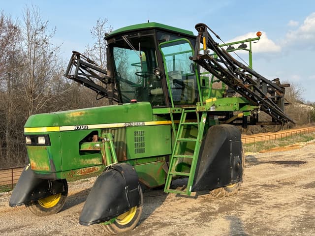 Image of John Deere 6700 equipment image 1