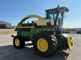 2002 John Deere 6850 Equipment Image0