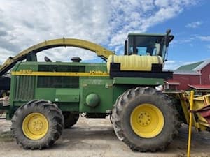 2002 John Deere 6850 Image