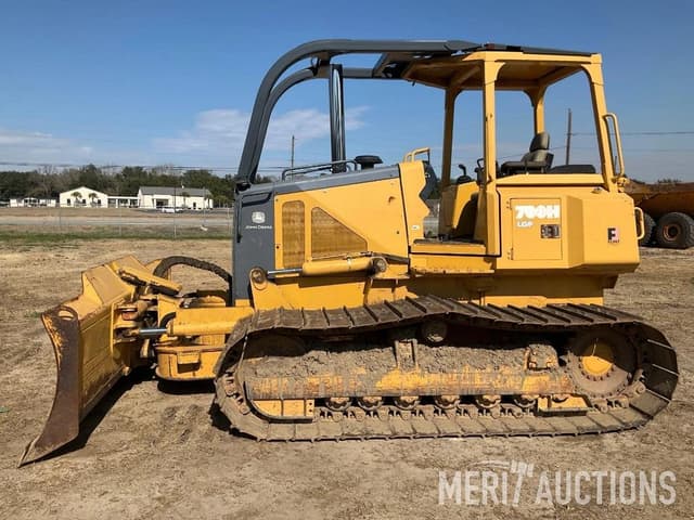 Image of John Deere 700H equipment image 1