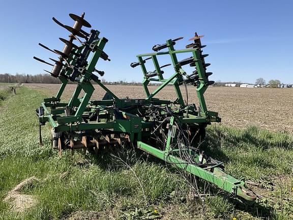Image of John Deere 714 Primary image