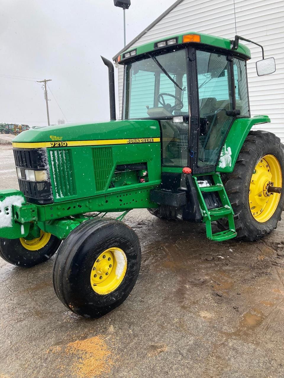 2002 John Deere 7210 Equipment Image0