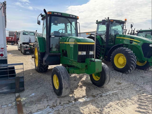 Image of John Deere 7210 equipment image 2
