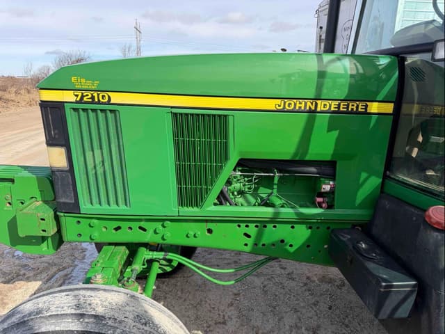 Image of John Deere 7210 equipment image 3